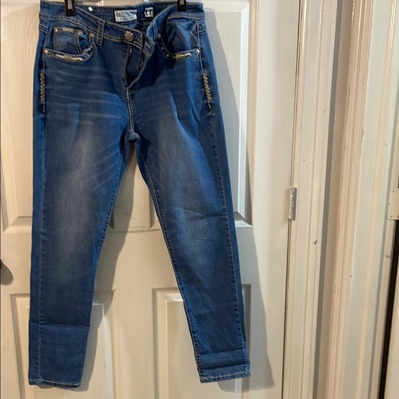 Stylish Blue Cropped Jeans - Picture 1 of 10